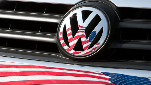 Im Logo von VW spiegelt sich die Flagge der USA.