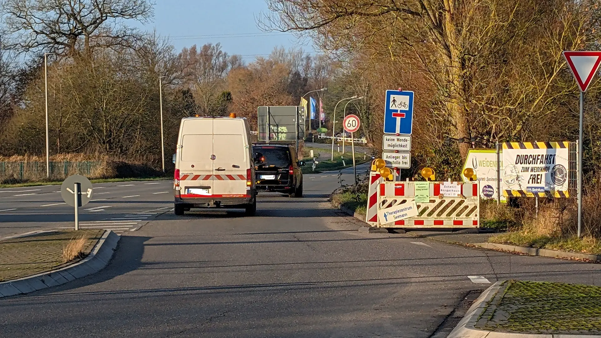 Zu viele Autos in Appen: Anwohner demonstrieren