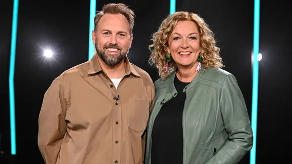 Bettina Tietjen und Steven Gätjen sind das Moderatoren-Duo der NDR Talk Show am 3. Oktober 2025.