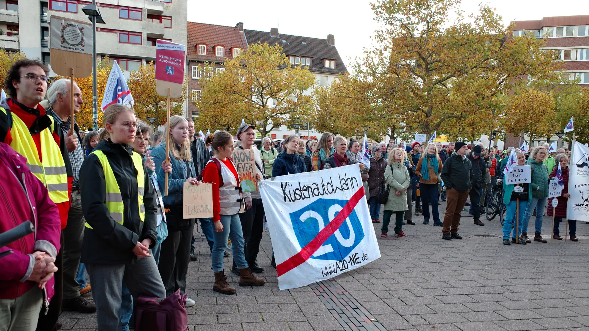 Hunderte demonstrieren in Oldenburg gegen A20