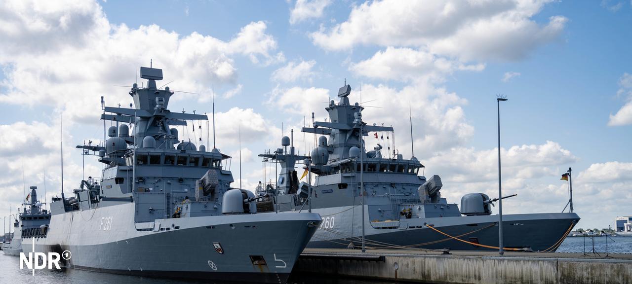 Die Korvetten "Magdeburg" und "Braunschweig" liegen am Kai des Marinestützpunktes Hohe Düne in Warnemünde startklar zum Großmanöver BALTOPS in der Ostsee. | dpa Bildfunk, Stefan Sauer Die Korvetten "Magdeburg" und "Braunschweig" liegen am Kai des Marinestützpunktes Hohe Düne in Warnemünde startklar zum Großmanöver BALTOPS in der Ostsee.