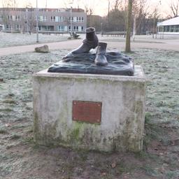 Die Bronzestatue des Goethe Gymnasiums wurde abgesägt und gestohlen.