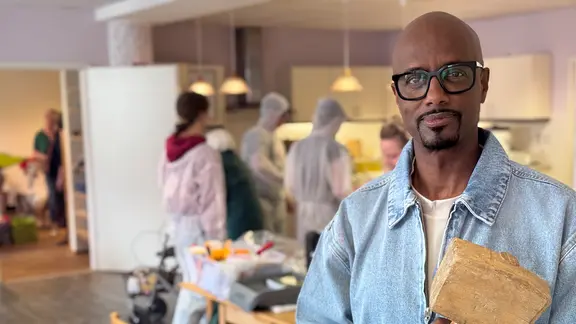 Yared Dibaba und sein Team packen an, beim Mehrgenerationenhaus in Dannenberg.