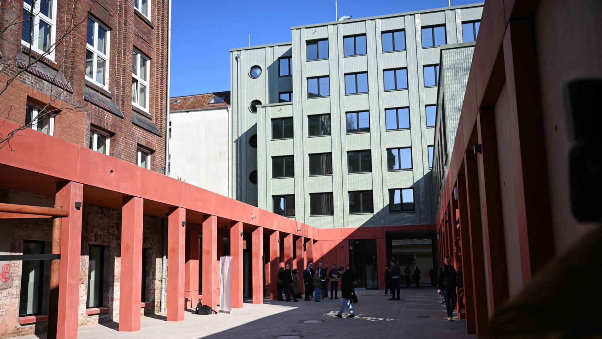 Hamburgs Notunterkunft für Obdachlose „Pik As“ wird wieder eröffnet