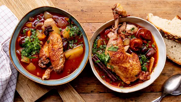 Pikanter Hähncheneintopf mit Kartoffeln und Gemüse | ndr.de