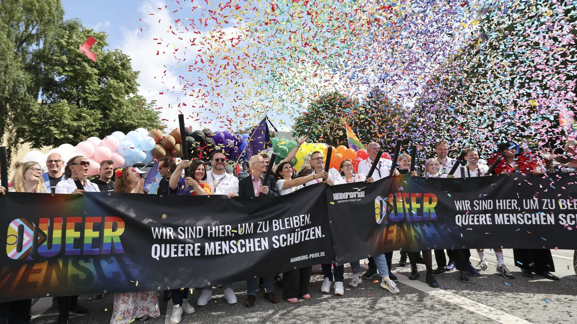 Zehntausende feiern bei CSD-Demo in Hamburg
