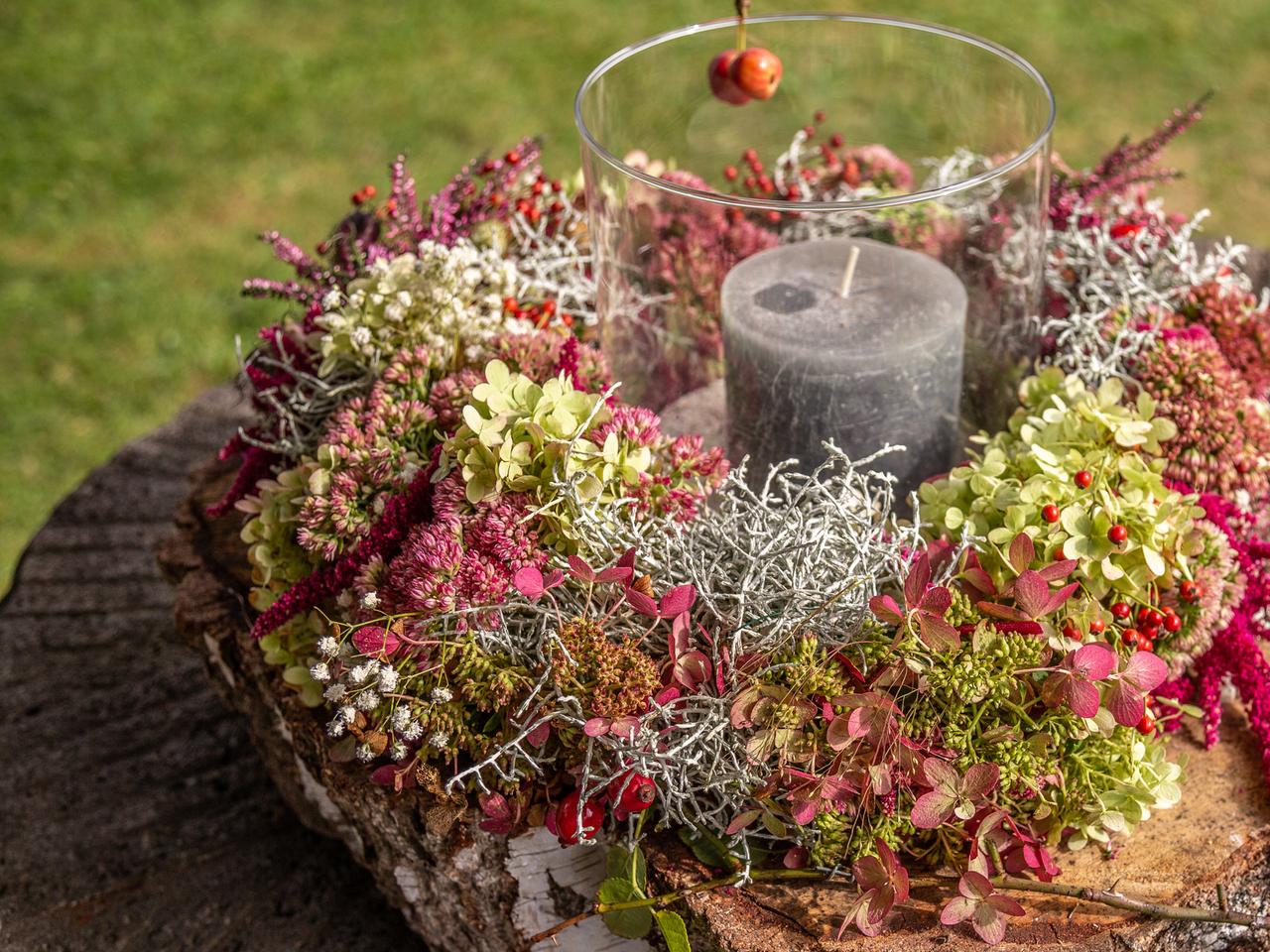 Schöne Sträuße und Kränze mit Material aus dem Garten binden