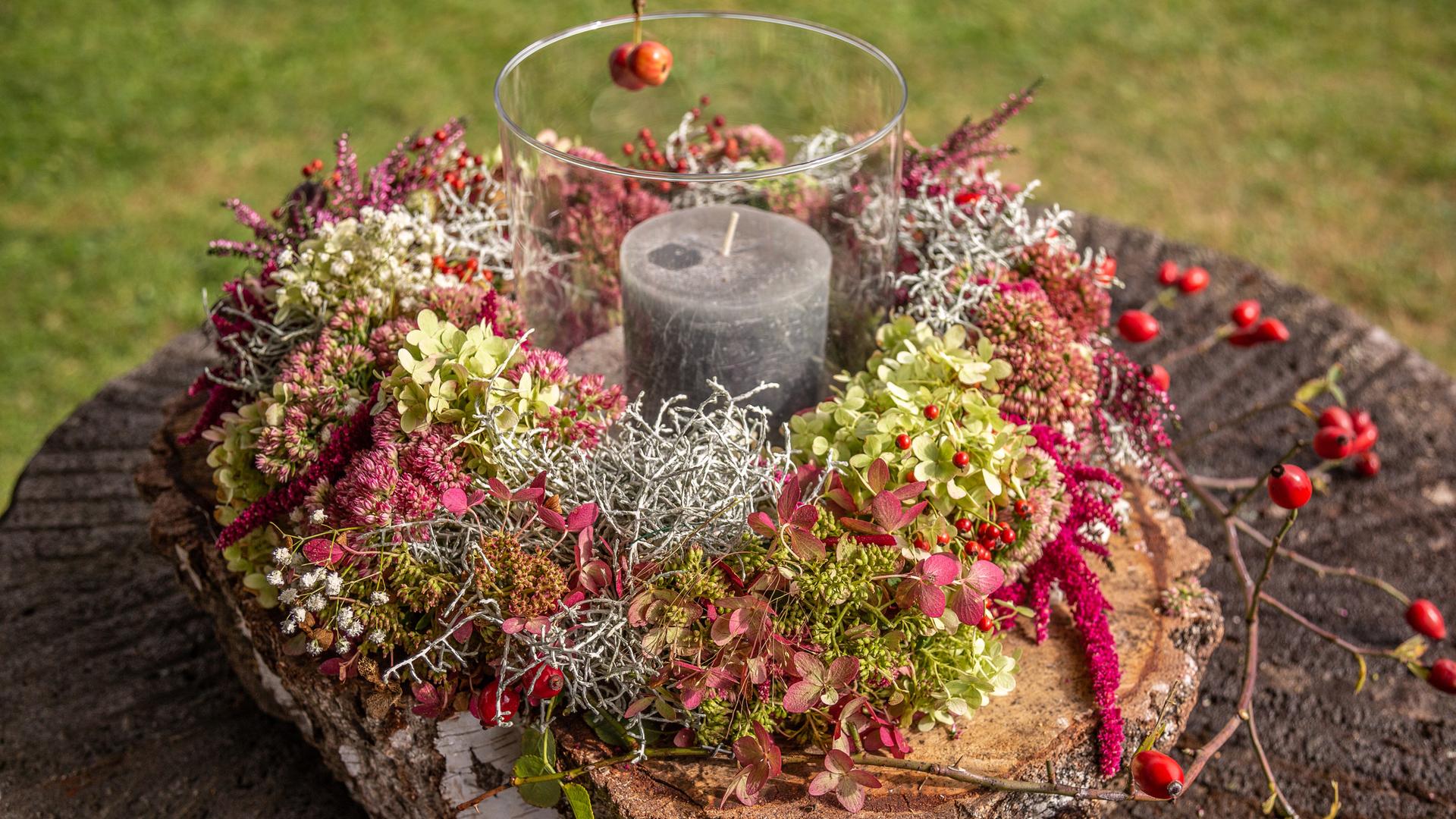 Schöne Sträuße und Kränze mit Material aus dem Garten binden