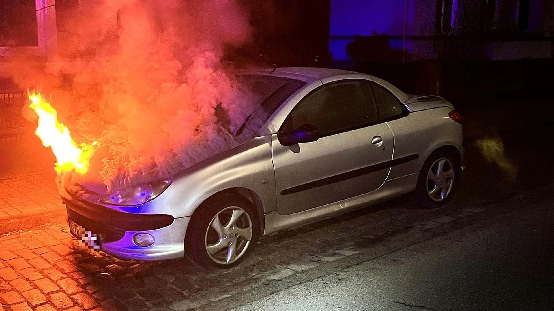 Brandstiftung in Stade: Unbekannte zünden Auto an | ndr.de