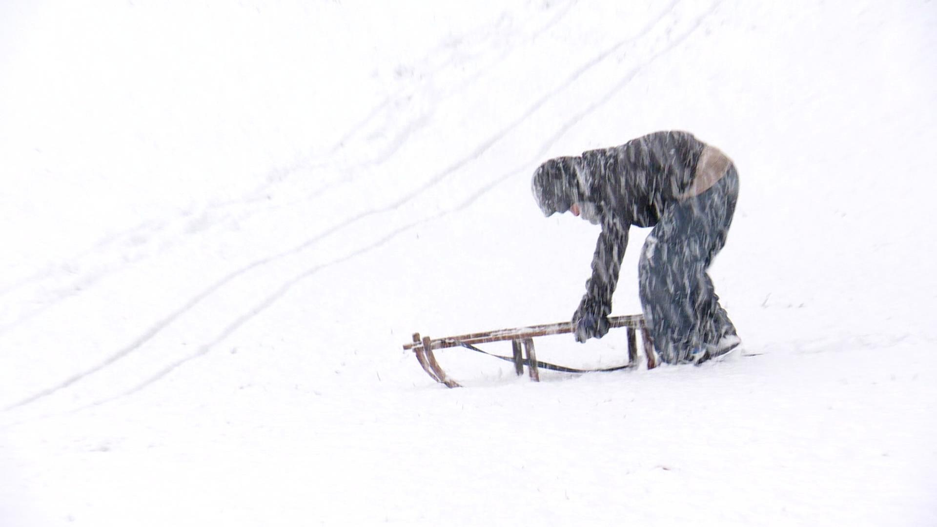 Rodeln und rutschige Straßen: Schnee in Mecklenburg-Vorpommern