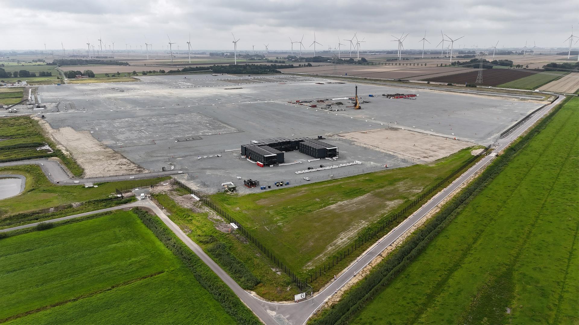Eine Drohnenaufnahme des Geländes in Heide, wo eigentlich eine Batteriezellenproduktion der Firma Northvolt entstehen sollte. | Tobias Gellert, NDR