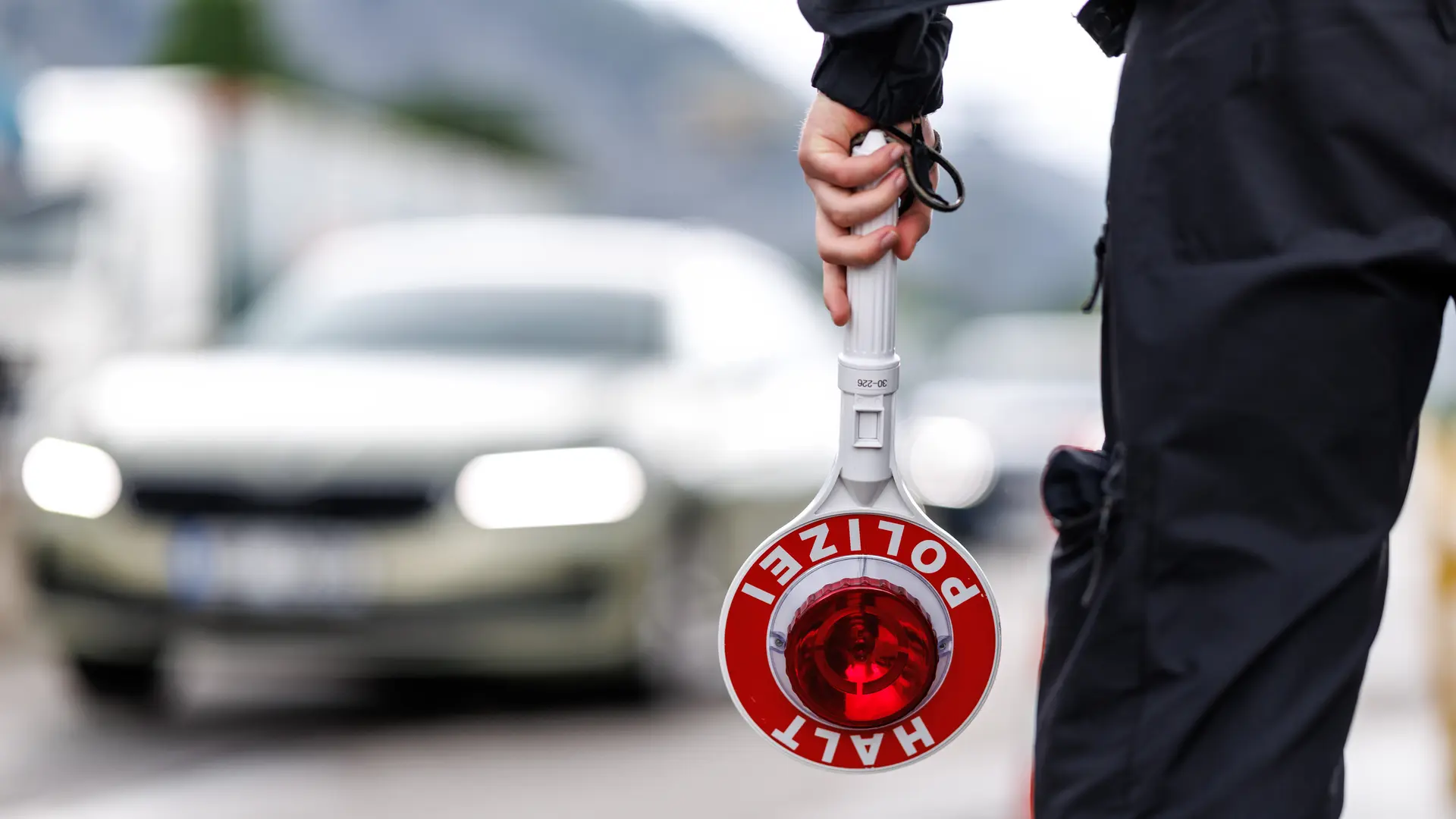 Bremen: Polizei stoppt Auto mit 780 illegalen Böllern | ndr.de