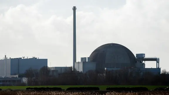 Das Kernkraftwerk Unterweser wurde stillgelegt und wird seit 2018 zurückgebaut.