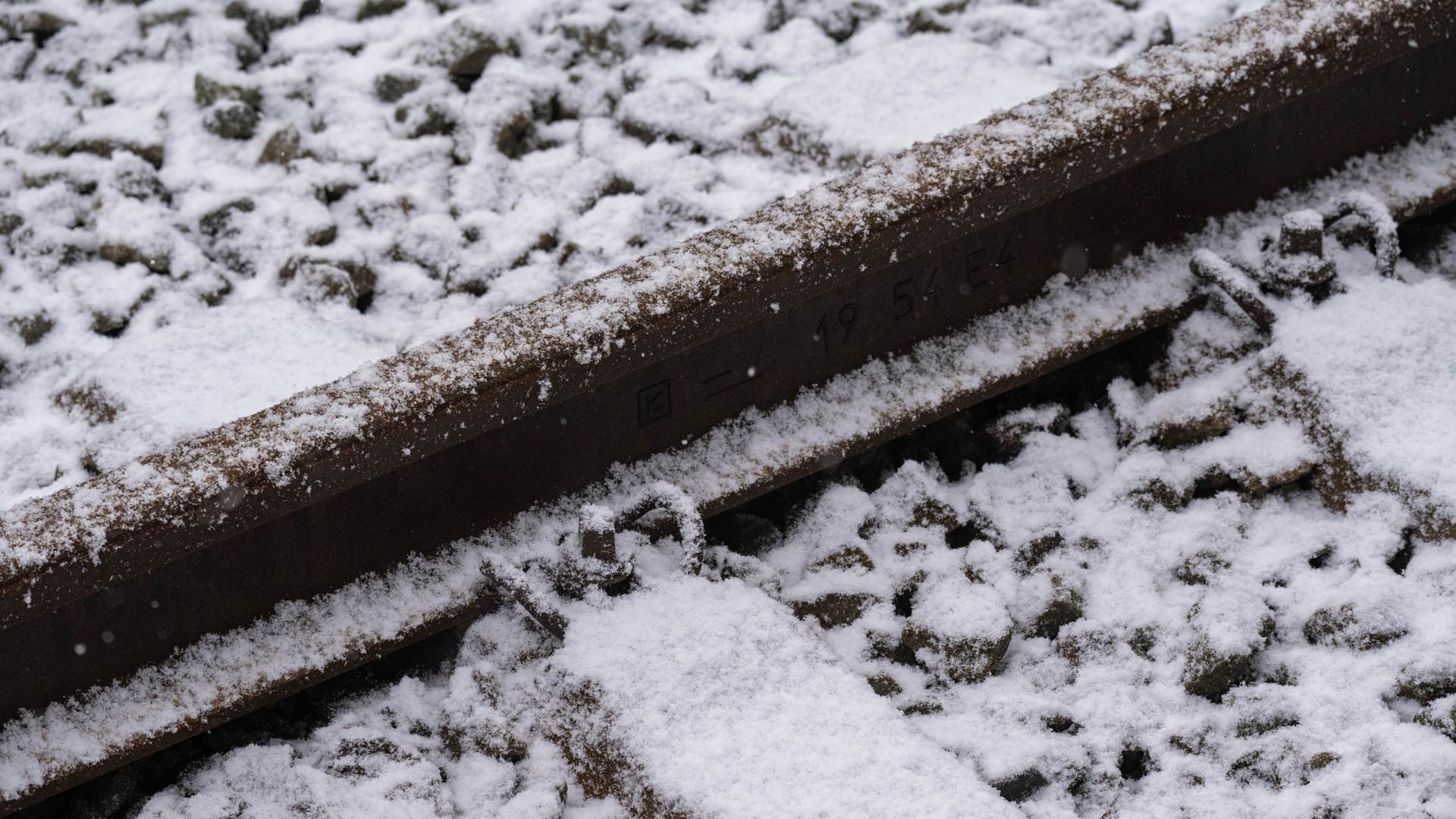 Bauarbeiten an Bahnstrecke Hamburg-Berlin dauern länger wegen Frost
