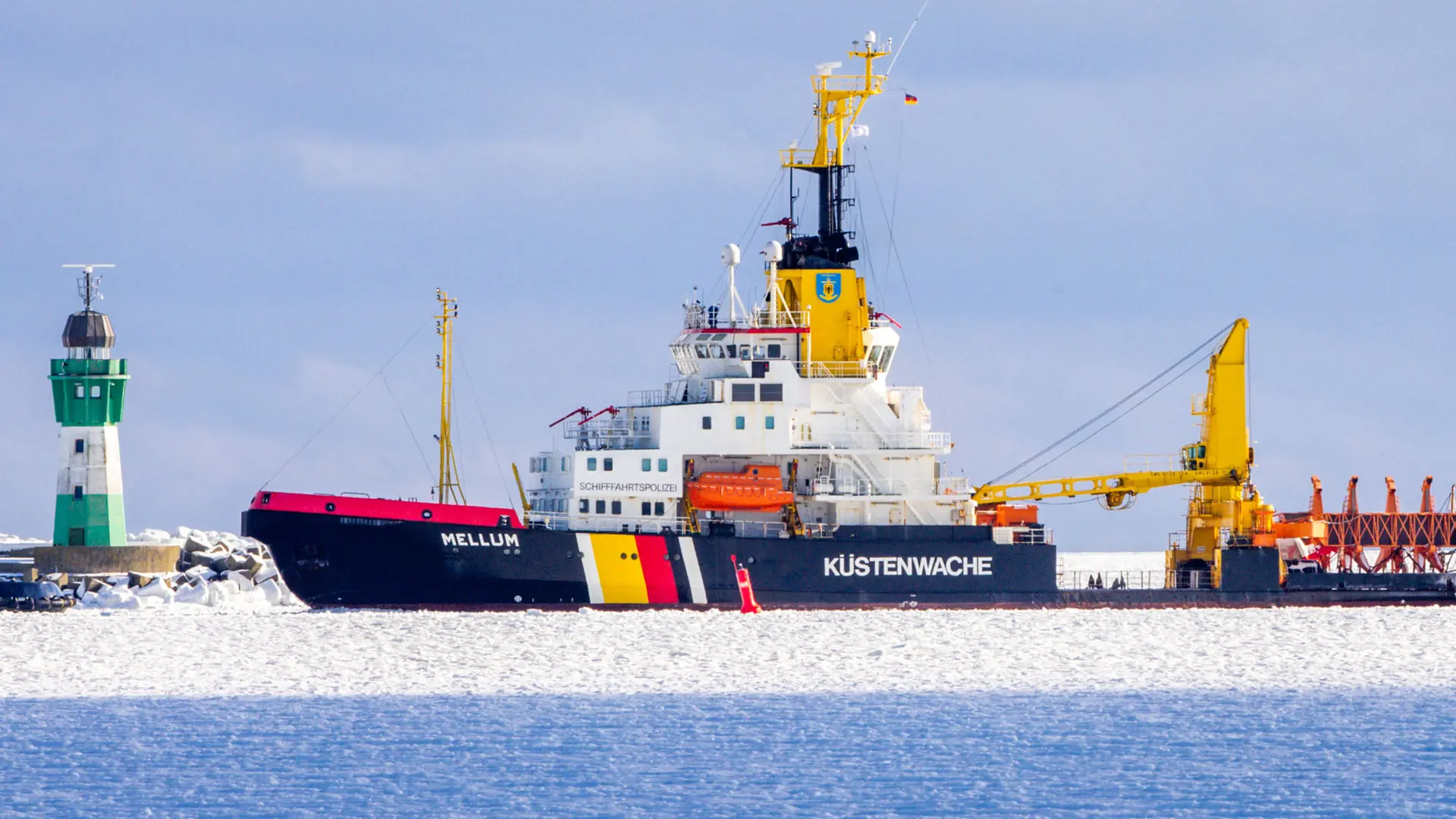 Eisbrecher macht Weg frei: LNG-Tanker erreicht nach langem Warten vor Rügen den Hafen Mukran
