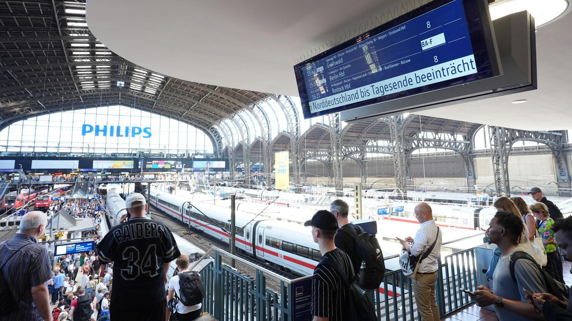 Oberleitungsschäden: Bahnverkehr um Hamburg gestört