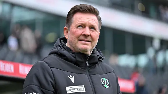 Hannovers Trainer Christian Titz | picture alliance/dpa | Swen Pförtner Hannovers Trainer Christian Titz
