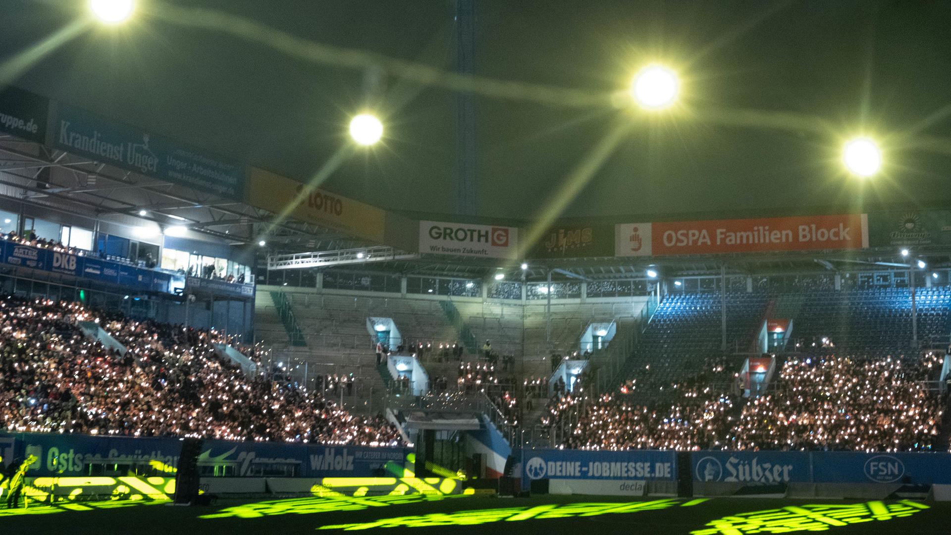 Festliche Klänge: Weihnachtssingen im Ostseestadion