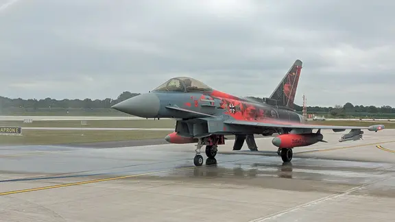 Eurofighter nach der Landung auf dem Fliegerhorst Wittmundhafen.