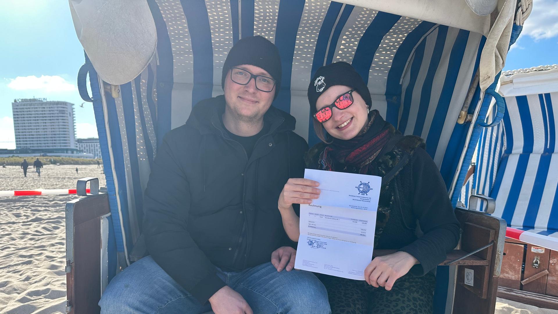 In Warnemünde wurden 30 Strandkörbe versteigert