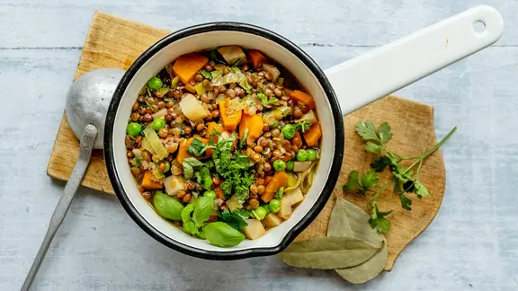 Fideuà: Nudel-Paella mit Meeresfrüchten | ndr.de