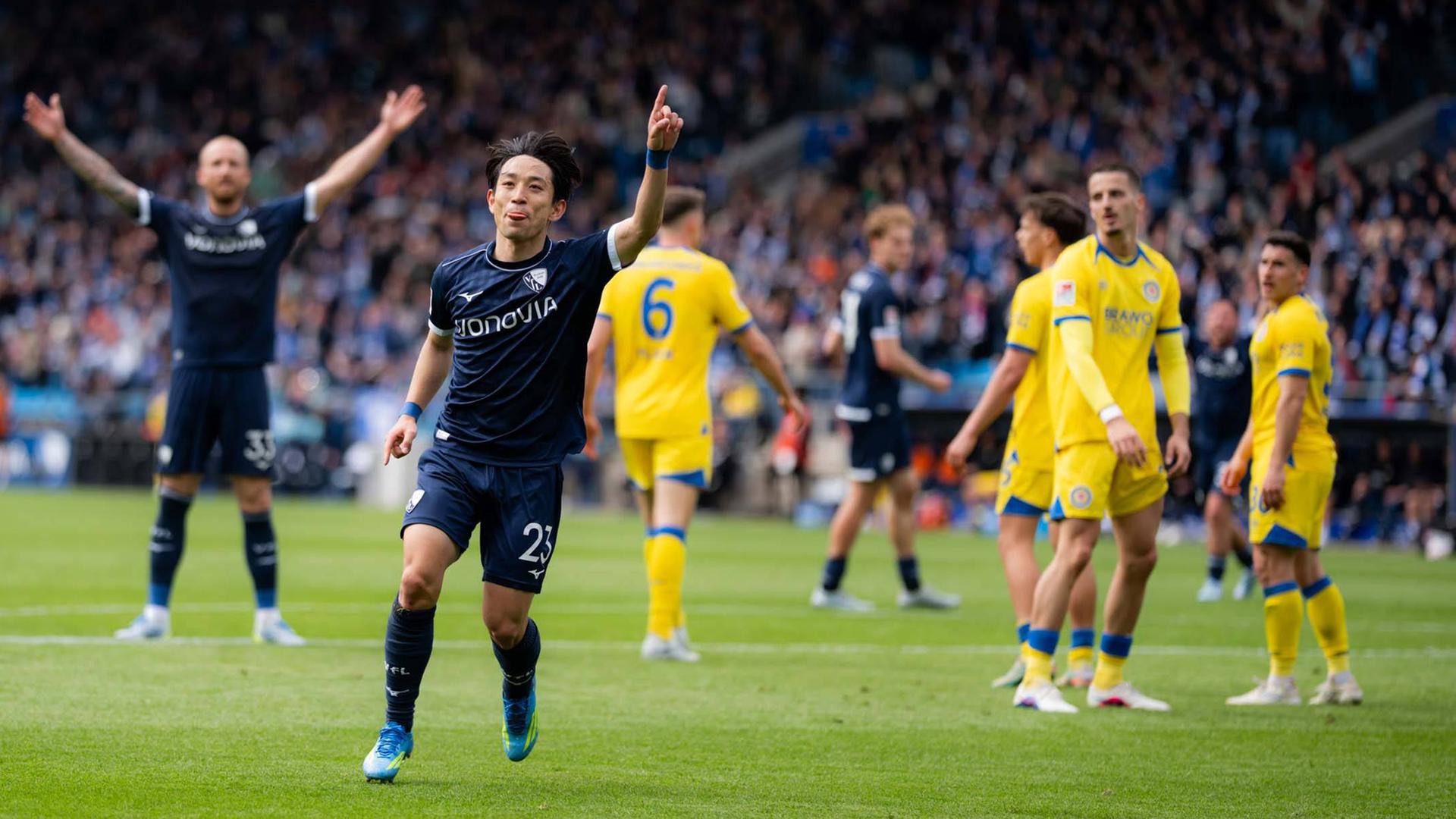 Bochums Koji Miyoshi bejubelt einen Treffer gegen Braunschweig | IMAGO / Taisei Iwamoto