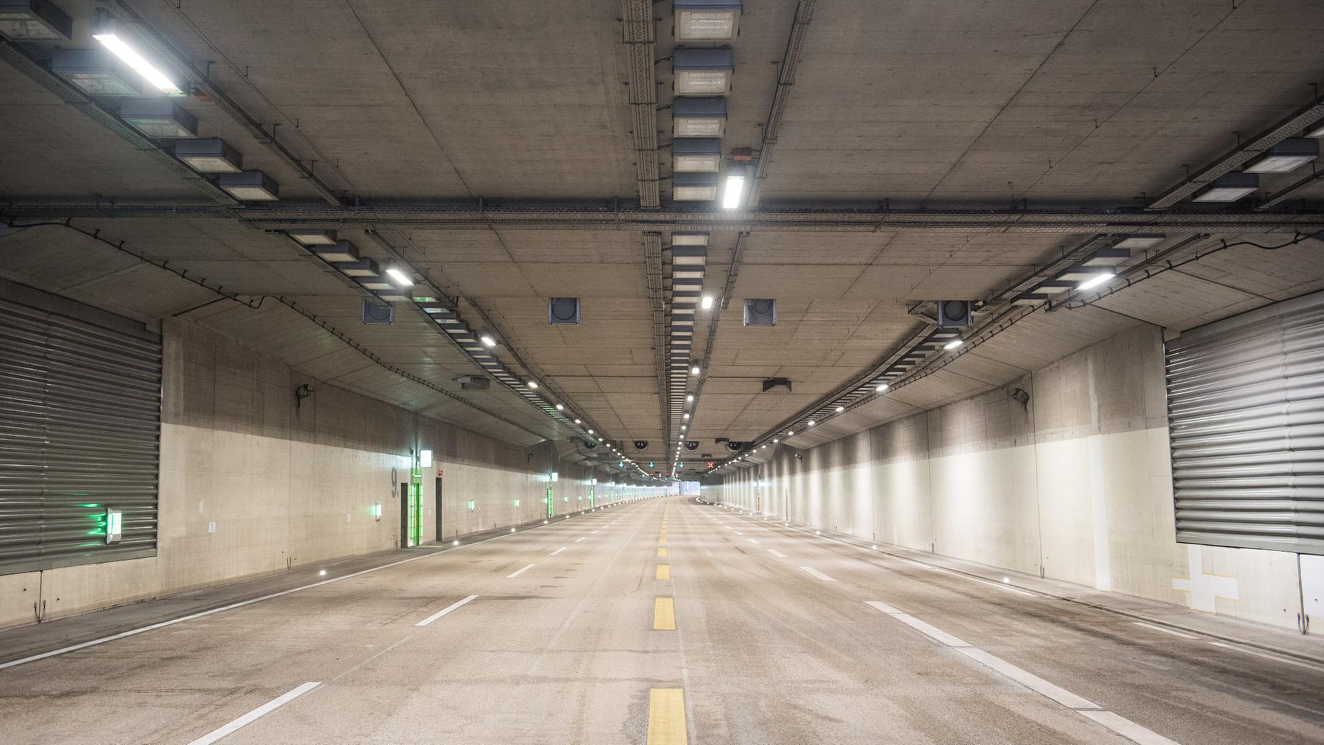 A7 in Hamburg bei Schnelsen bis Montagmorgen gesperrt