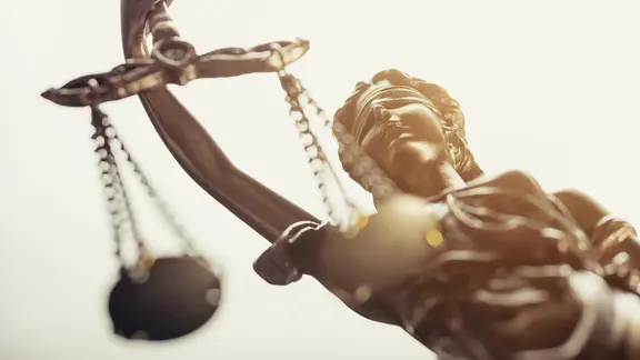 Eine Statue von Justita.