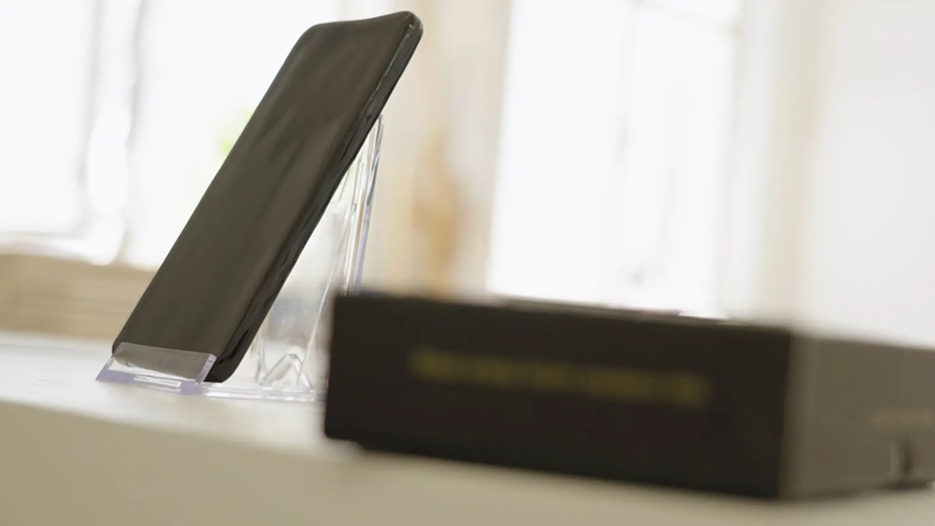 Rocko Schamonis Zero Phone: Das Smartphone, das gar nichts kann