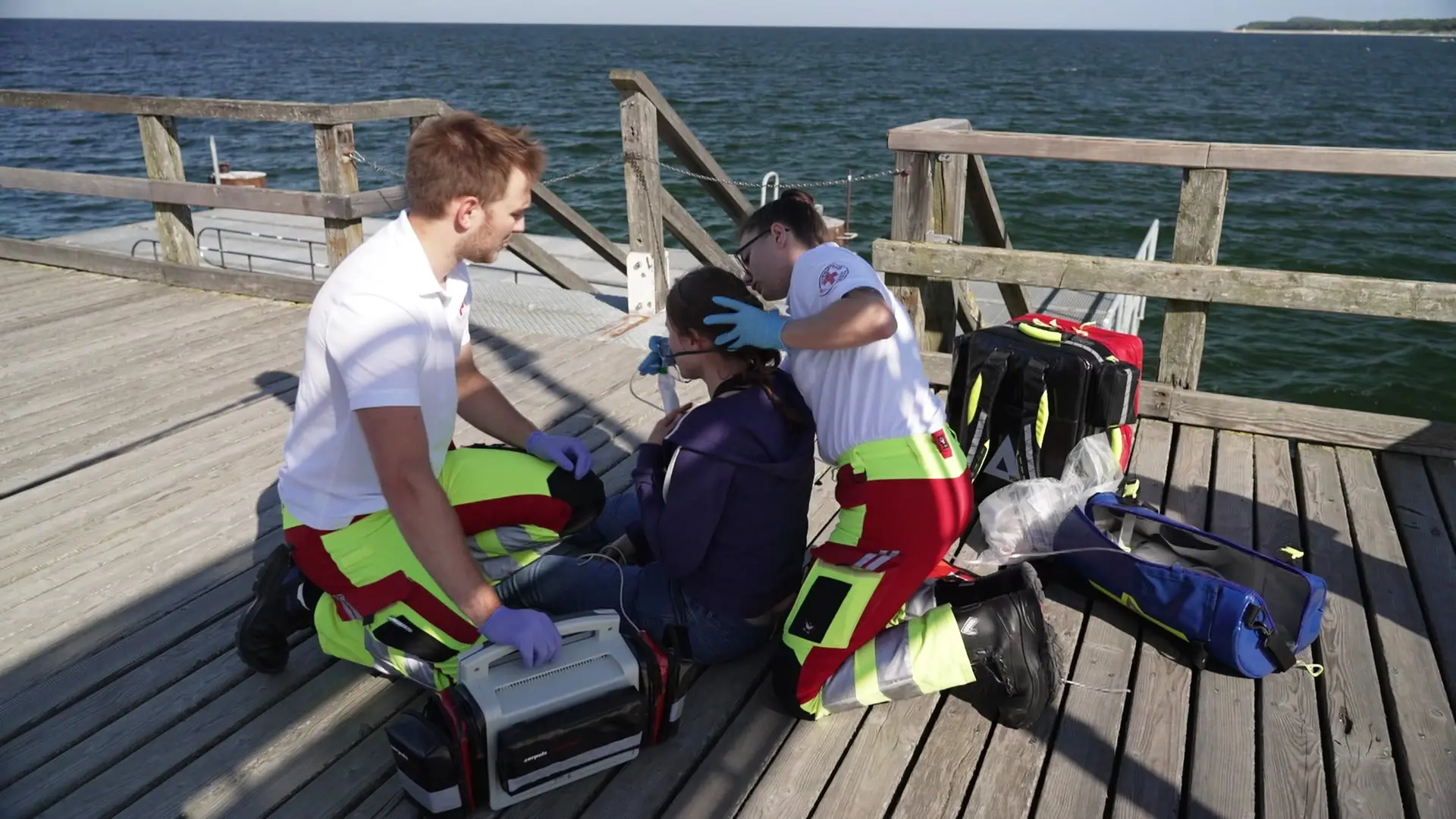 Proben Zinnowitz: Rettungskräfte proben Bergung aus Tauchgondel | ndr.de