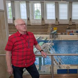 Reiner Fender von der KOE kümmert sich schon seit Jahren um die Sanierung der Neptunschwimmhalle. „Mein Baby“, so sagt er.