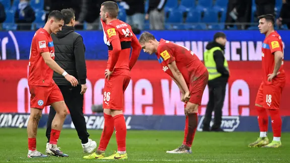 Enttäuschte Spieler von Holstein Kiel