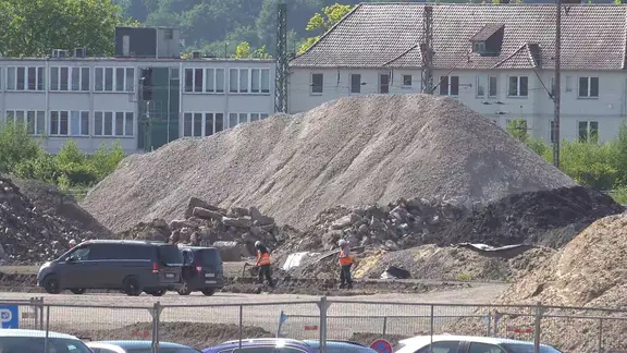 Ein Schild weist auf eine Kampfmittelräumung in Osnabrück hin. | -/Moonshine Media/dpa Ein Schild weist auf eine Kampfmittelräumung in Osnabrück hin.
