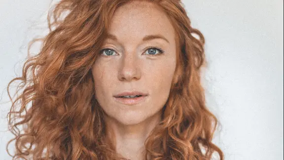 Marleen Lohse ist als Schauspielerin bekannt, nun veröffentlicht sie als Sängerin ihr Debütalbum "Wide Awake". | Max Sonnenschein Marleen Lohse