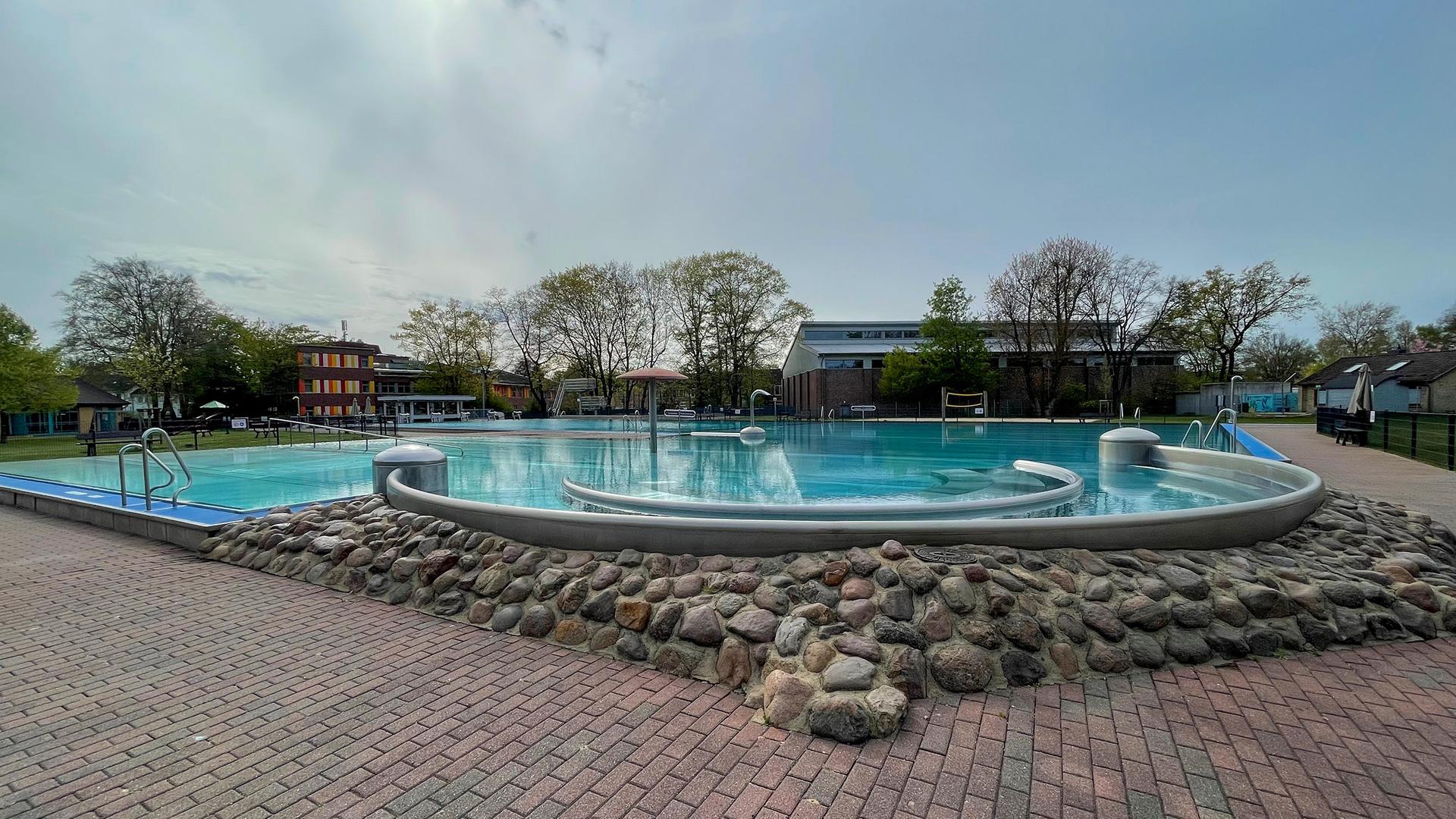 Teurer Badespaß: Warum viele Freibäder in SH die Preise erhöhen