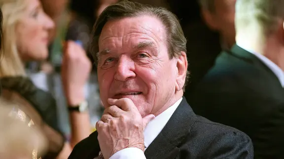 The picture shows former Chancellor Gerhard Schröder.