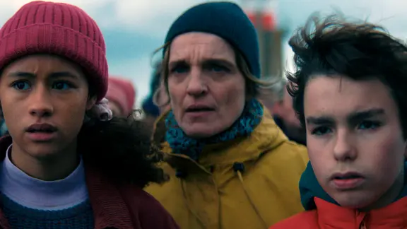 Lola (Kélia Millera), Sylvia (Olivia Côte) und Jimmy (Ewenn Weber).