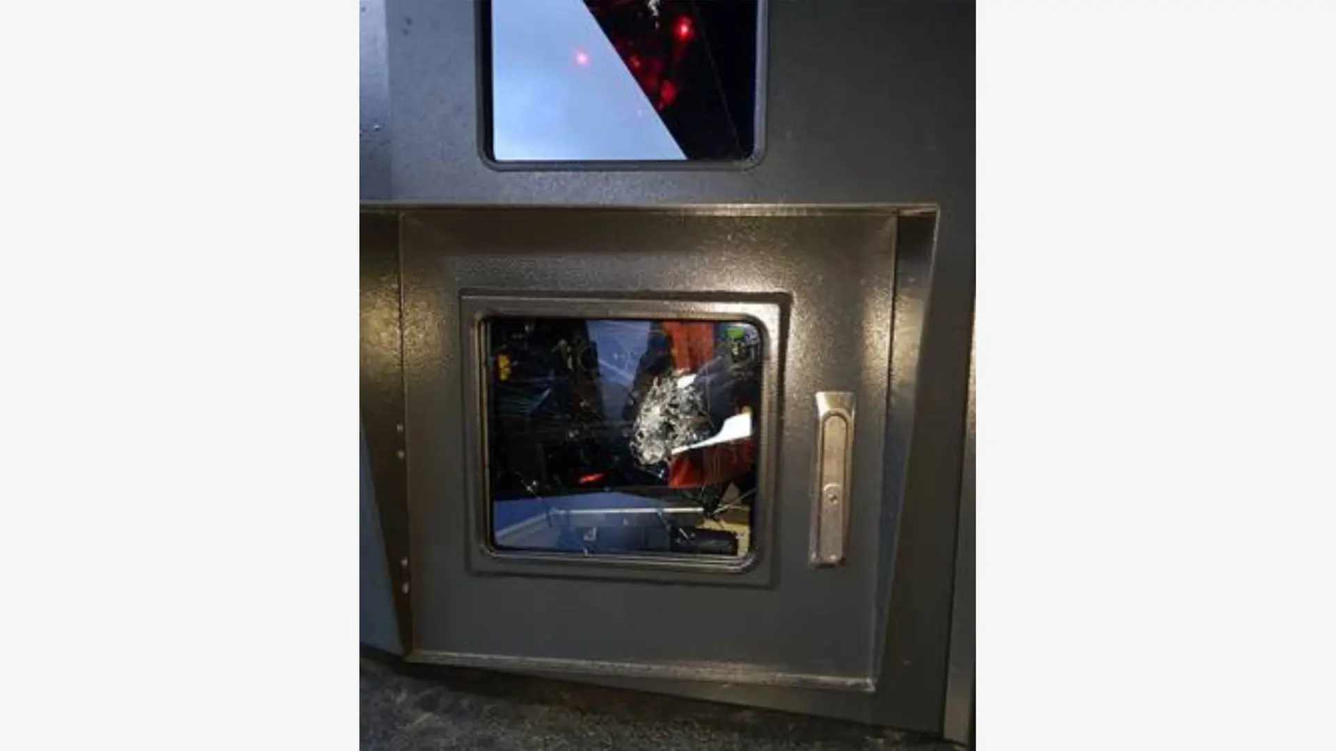 Helmstedt: Unbekannte beschädigen Blitzer mit Hammer | ndr.de