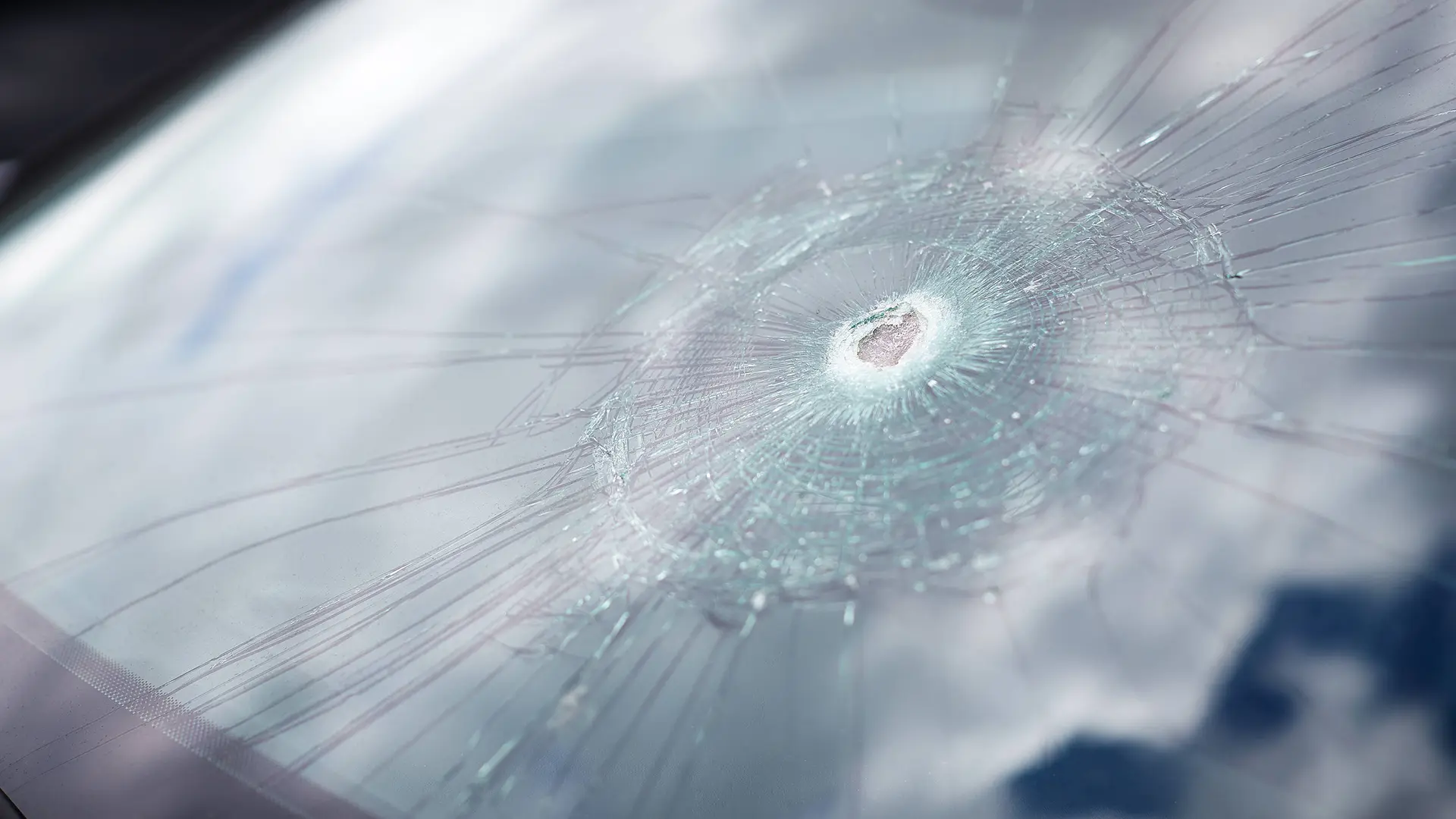 Vermutlich mit Zwille: Autos im Kreis Plön beschossen