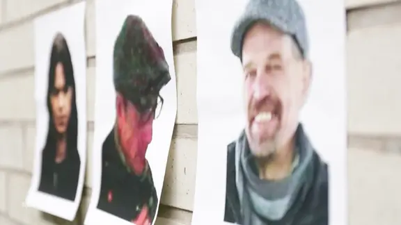 Ausgedruckte Fotos der RAF-Terroristen Daniela Klette, Ernst-Volker Staub und Burkhard Garweg.