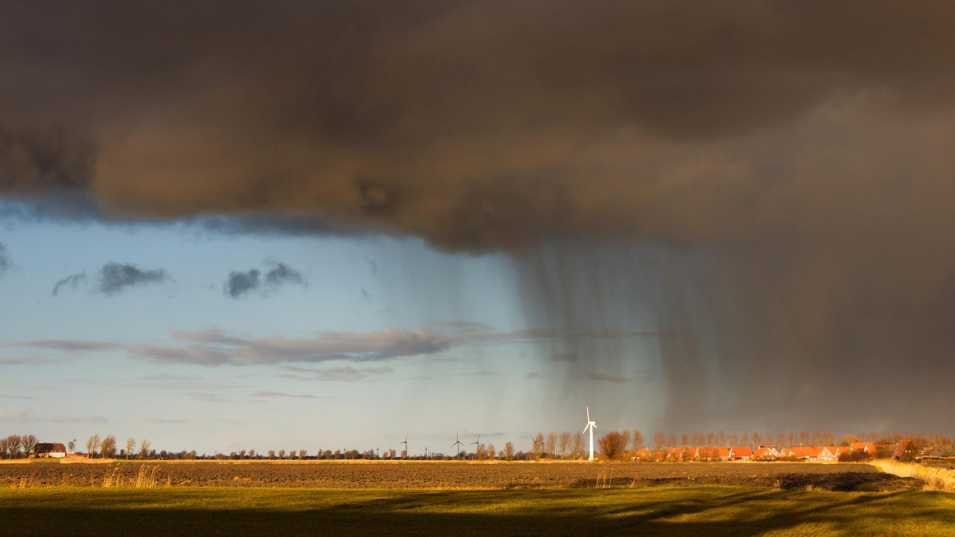 Starkregen und Sonnenschein. | picture alliance | CHROMORANGE / Rolf Poetsch, Rolf Poetsch