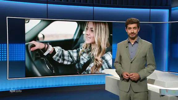 Daniel Anibal Bröckerhoff moderiert NDR Info.