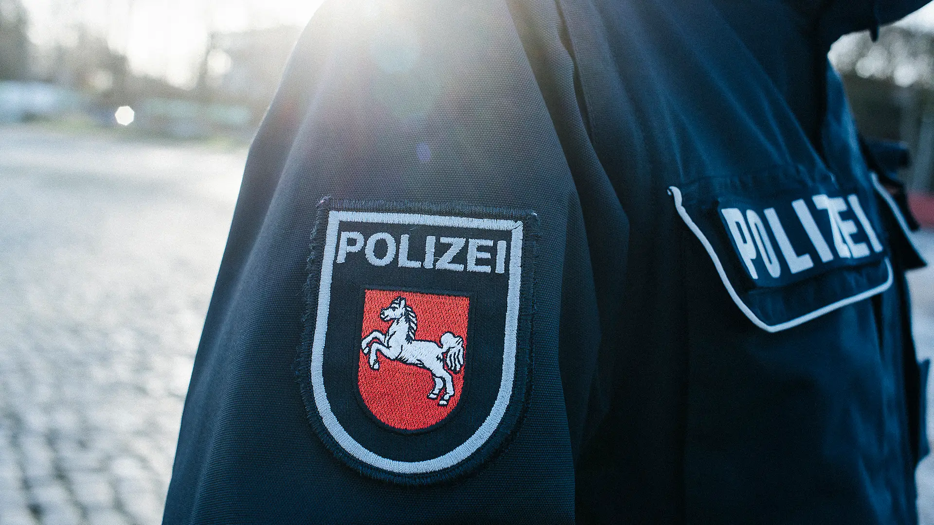 Beamte finden Frau tot in Wohnung - Lebensgefährte stellt sich