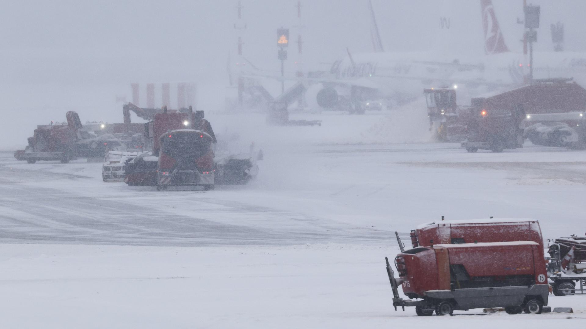 Neuschnee: Hamburg Airport warnt vor möglichen Flugstreichungen