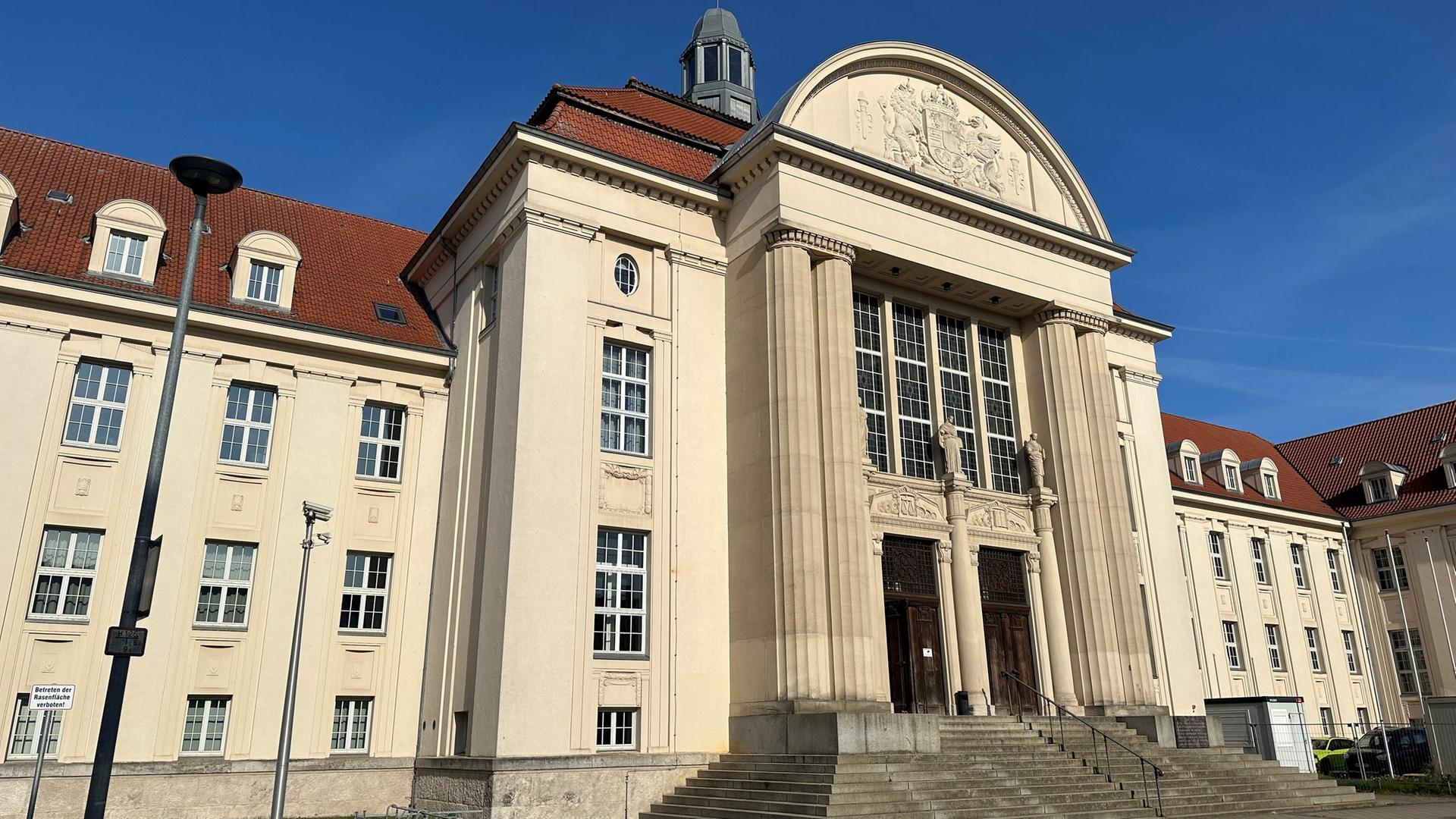 Landgericht Schwerin: Prozess wegen Veruntreuung gegen 59-Jährigen gestartet