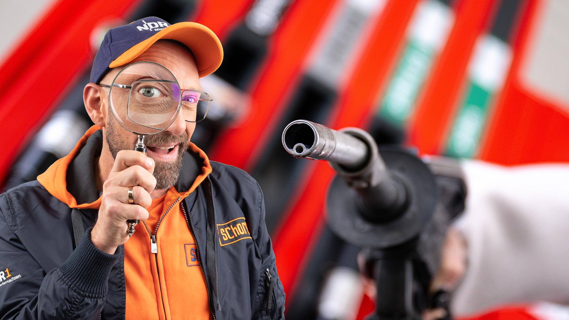 Schorse nimmt die Spritpreise unter die Lupe. | fotolia.com / NDR, Andrey Popov / Martin Huch