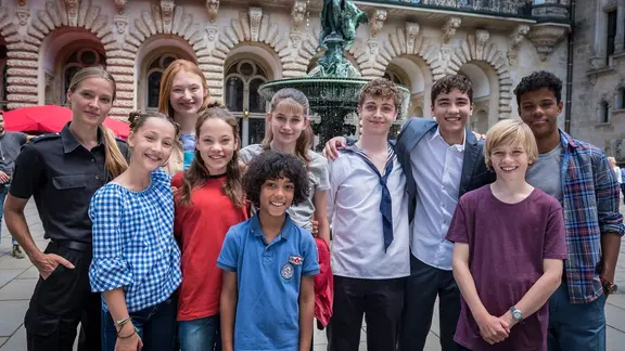 Gruppenbild mit alten und neuen Pfefferkörner, die in Folge 200 zusammenarbeiten.