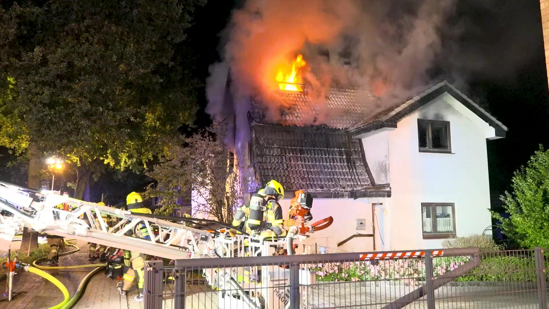 Feuer in Pinneberg: Drei Schwerverletzte – ein Mädchen vermisst