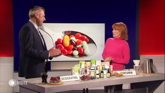 Moderatorin Vera Cordes mit Prof. Martin Smollich im Studio.