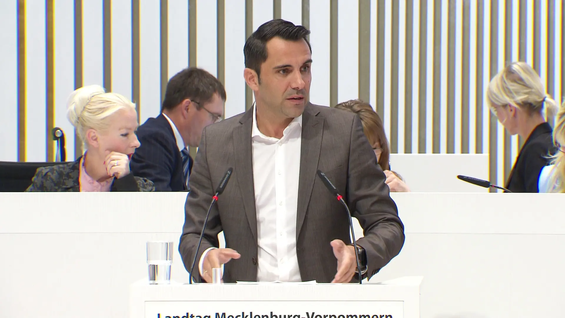 Renten-Debatte: Peters distanziert sich von Kanzler Merz